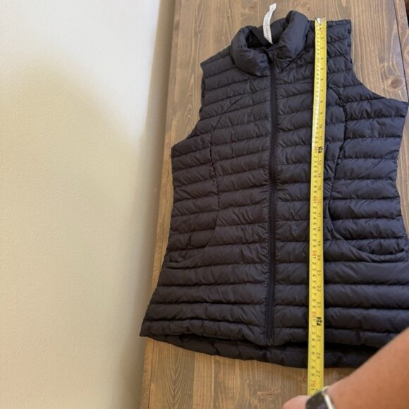 Lululemon Womens 8 Black Pack It Down Again Zip Up Vest - Picture 7 of 7